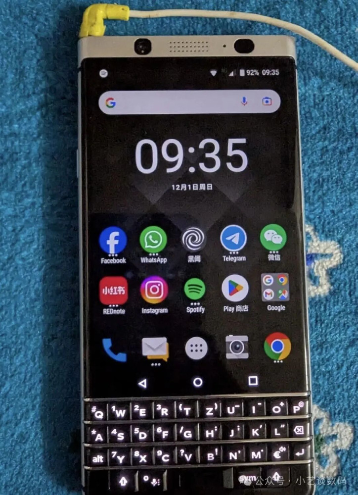 物理键盘战神回归！黑莓Key3钛金属商务旗舰曝光，手势操控颠覆iPhone