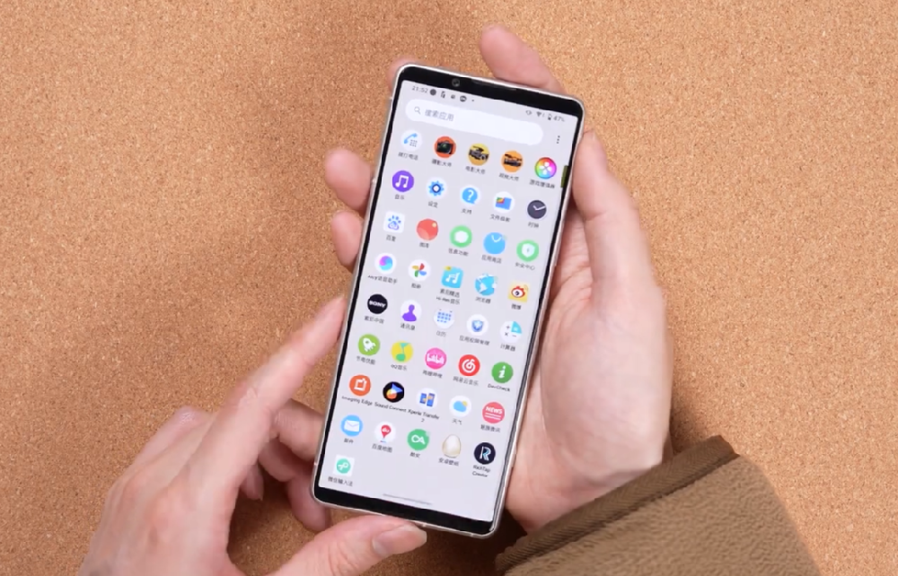 1050元的堆料旗舰！骁龙8Gen1+带鱼电影屏，这才是最被低估的小屏机