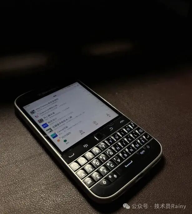 在2025年复活一台黑莓：Q25简评
